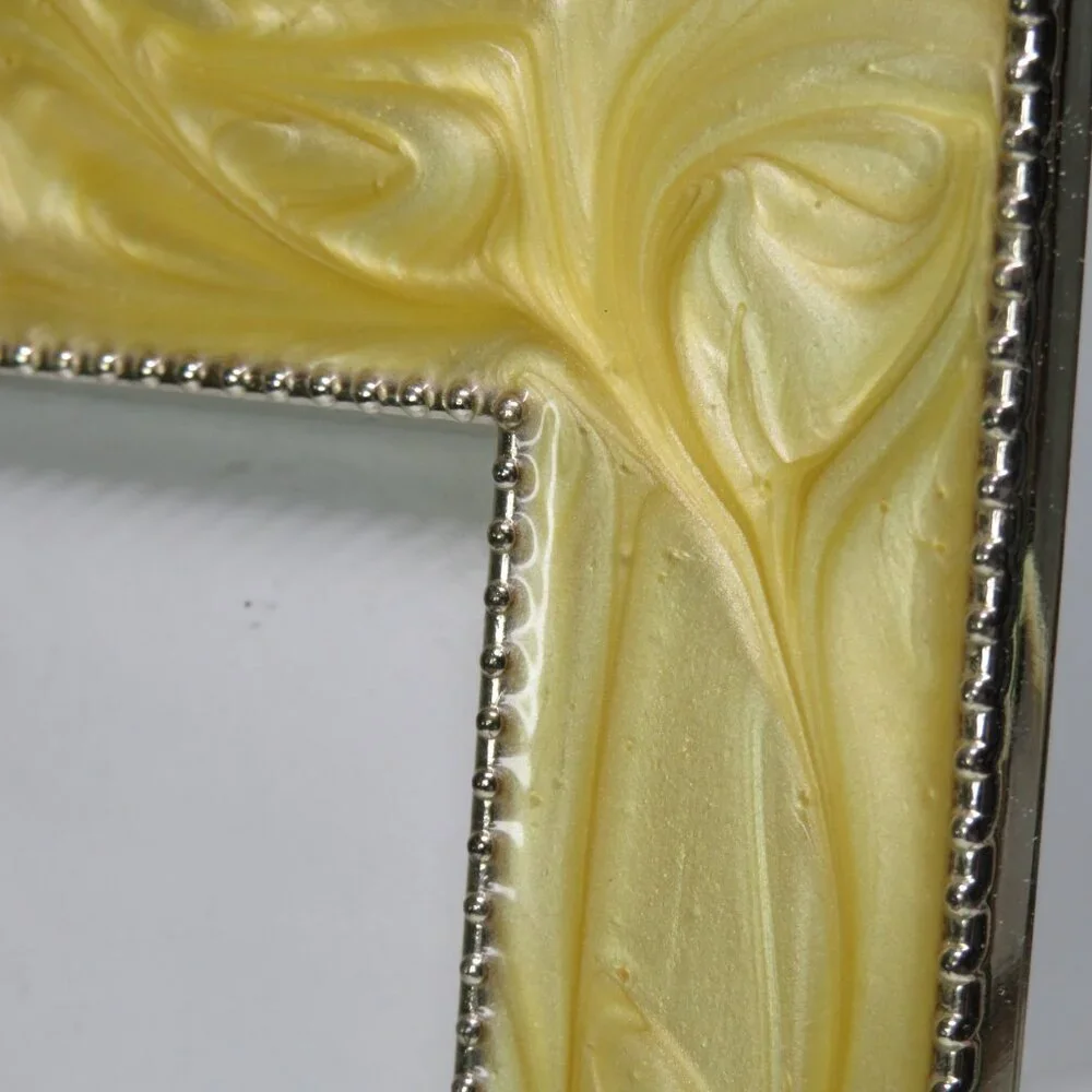 N/A marbled cream